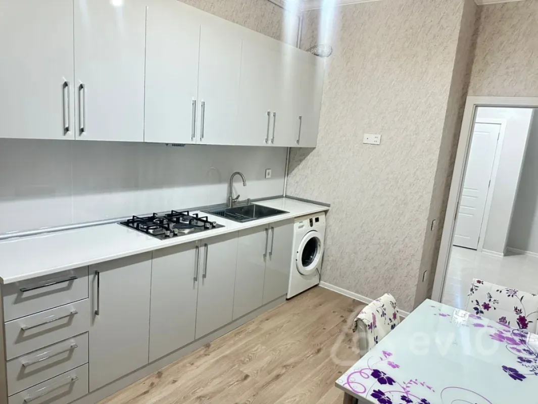 Kirayə verilir 2 otaqlı yeni tikili 94 m²