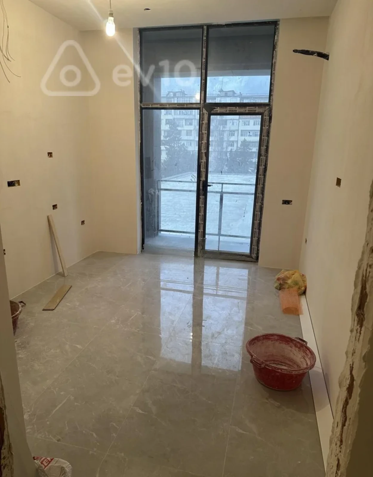 Satılır 2 otaqlı yeni tikili 75.5 m²