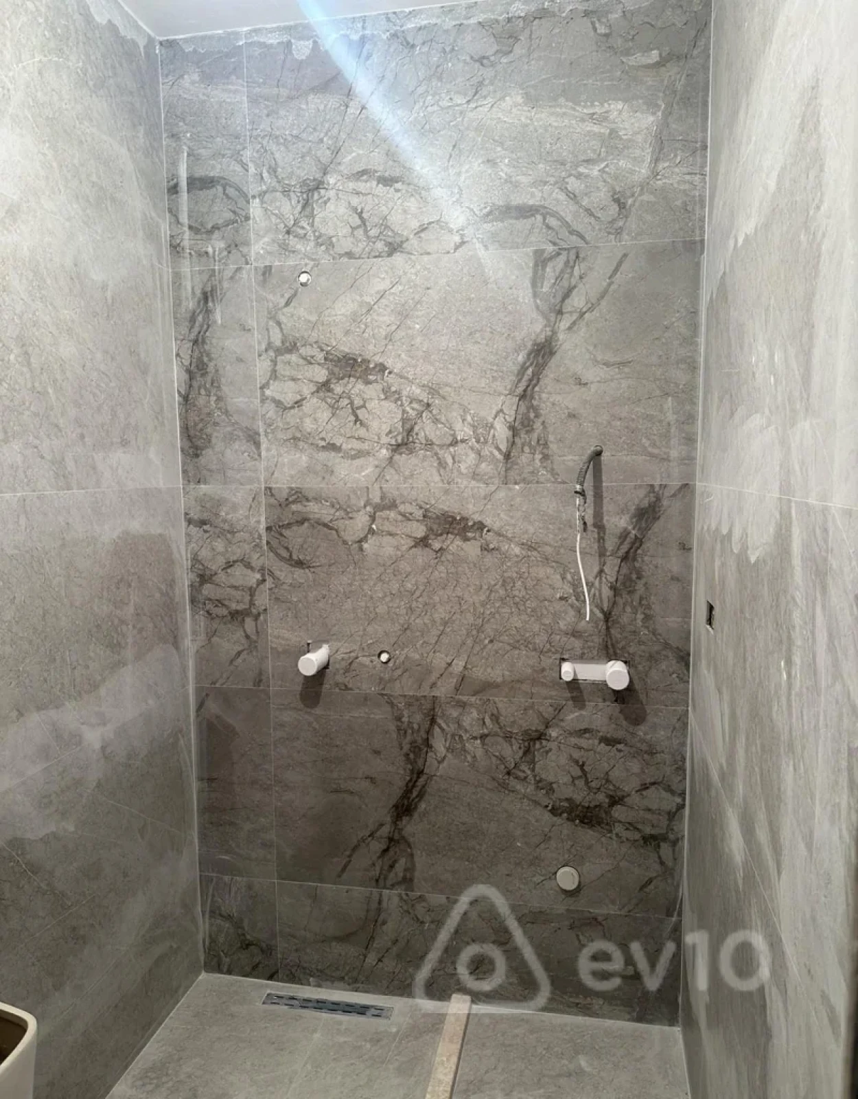 Satılır 2 otaqlı yeni tikili 75.5 m²