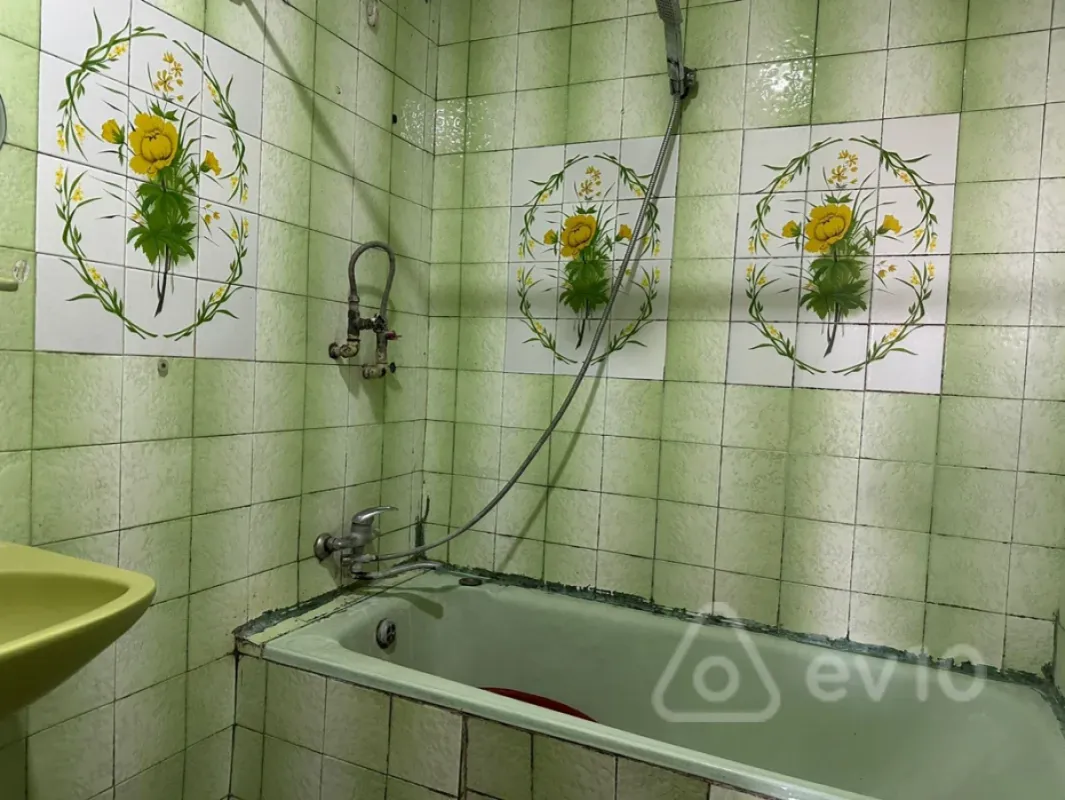 Kirayə verilir 3 otaqlı köhnə tikili 70 m²