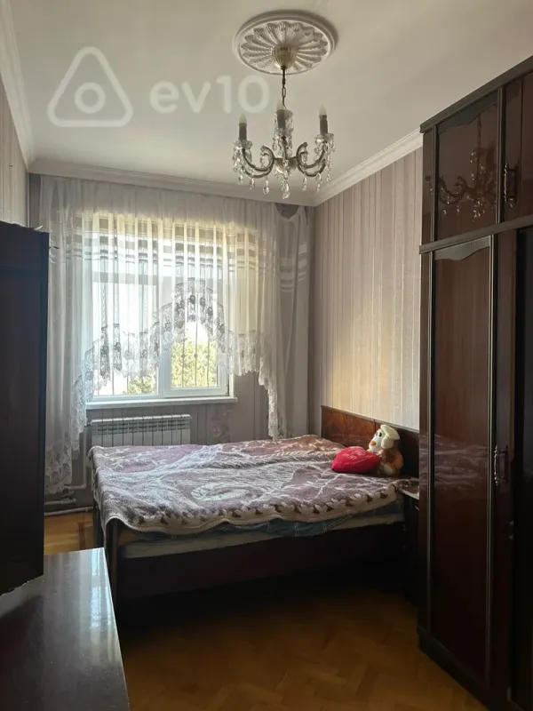 Kirayə verilir 3 otaqlı köhnə tikili 70 m²