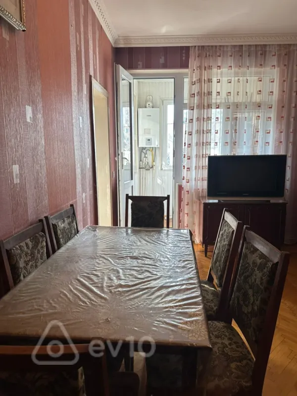 Kirayə verilir 3 otaqlı köhnə tikili 70 m²