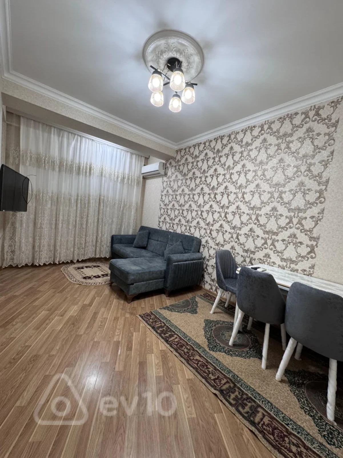 Kirayə verilir 2 otaqlı yeni tikili 70 m²