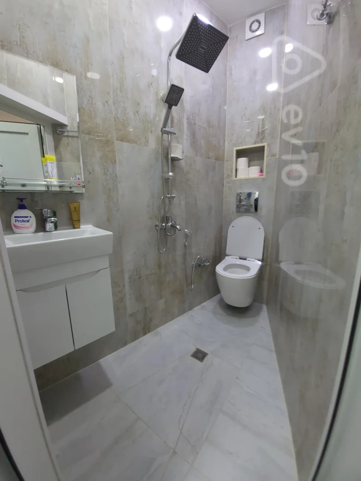 Kirayə verilir 1 otaqlı köhnə tikili 45 m²