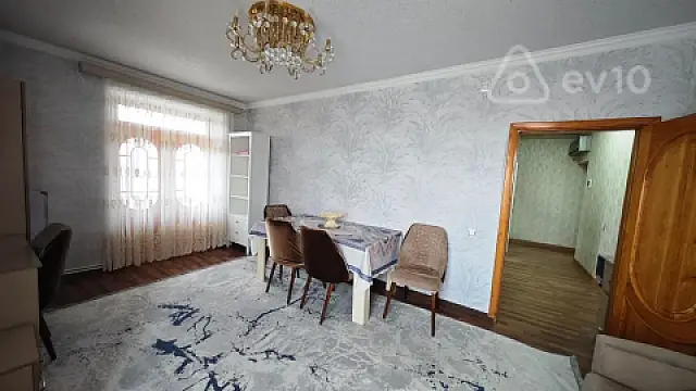 Kirayə verilir 2 otaqlı köhnə tikili 65 m²