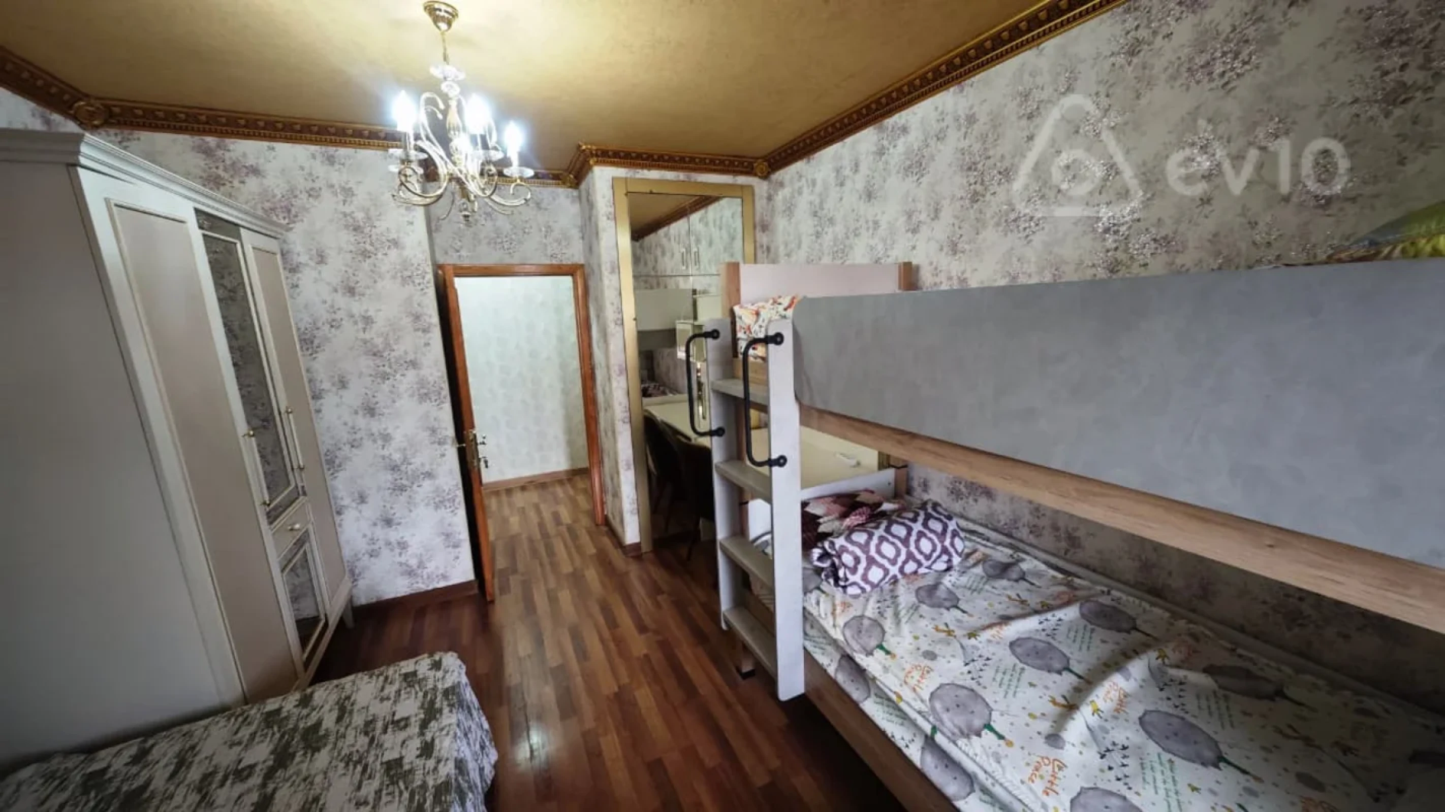 Kirayə verilir 2 otaqlı köhnə tikili 65 m²