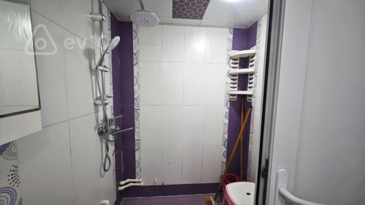 Kirayə verilir 2 otaqlı köhnə tikili 65 m²