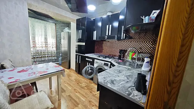 Kirayə verilir 2 otaqlı köhnə tikili 65 m²