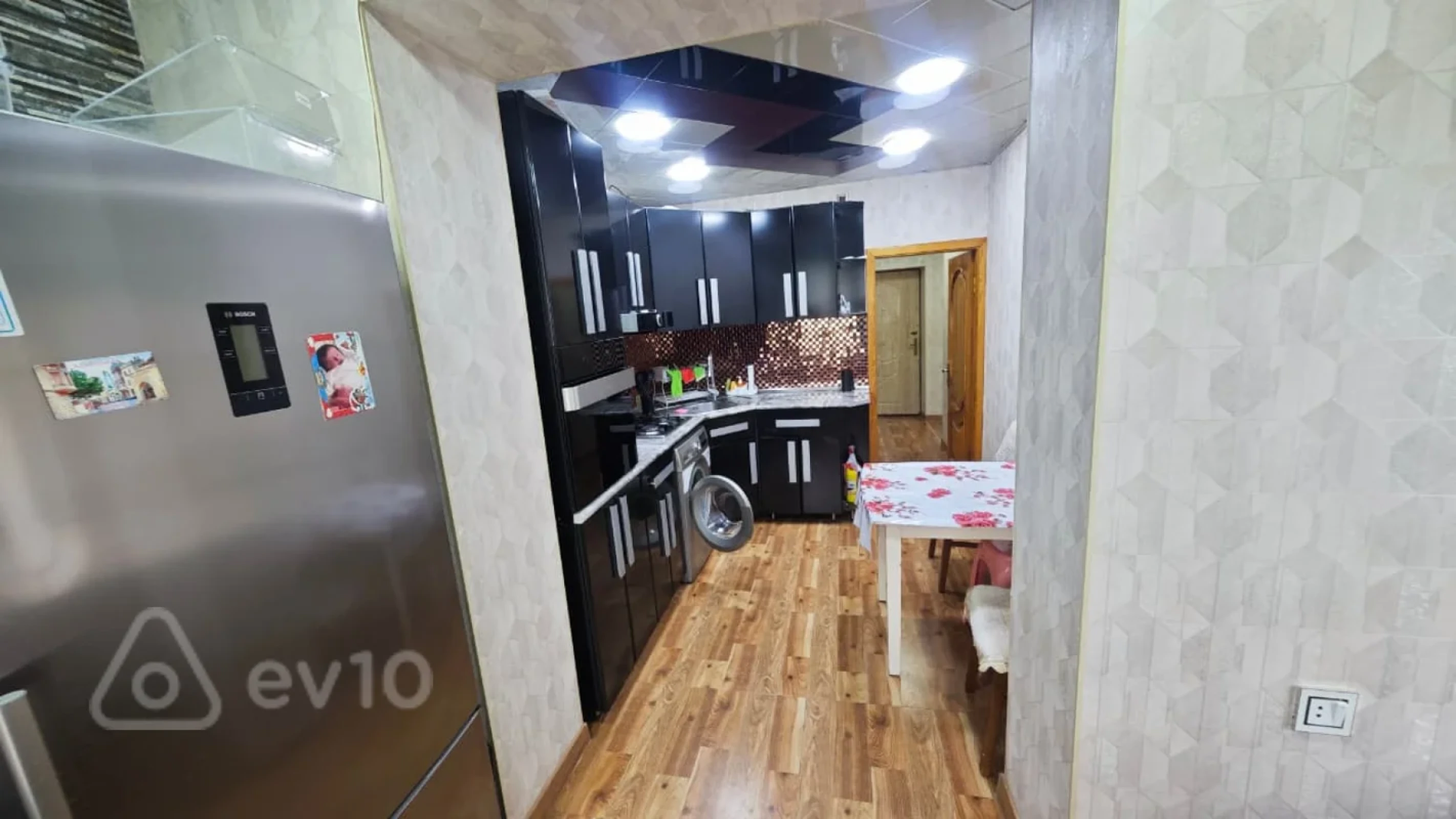 Kirayə verilir 2 otaqlı köhnə tikili 65 m²