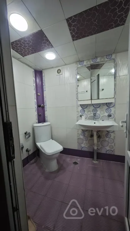 Kirayə verilir 2 otaqlı köhnə tikili 65 m²