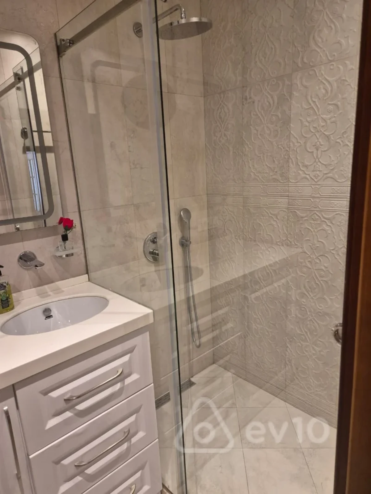 Kirayə verilir 2 otaqlı yeni tikili 85 m²