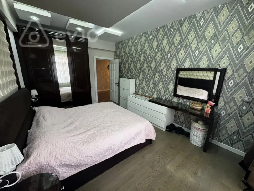 Kirayə verilir 3 otaqlı yeni tikili 130 m²