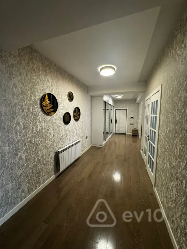 Kirayə verilir 3 otaqlı yeni tikili 130 m²