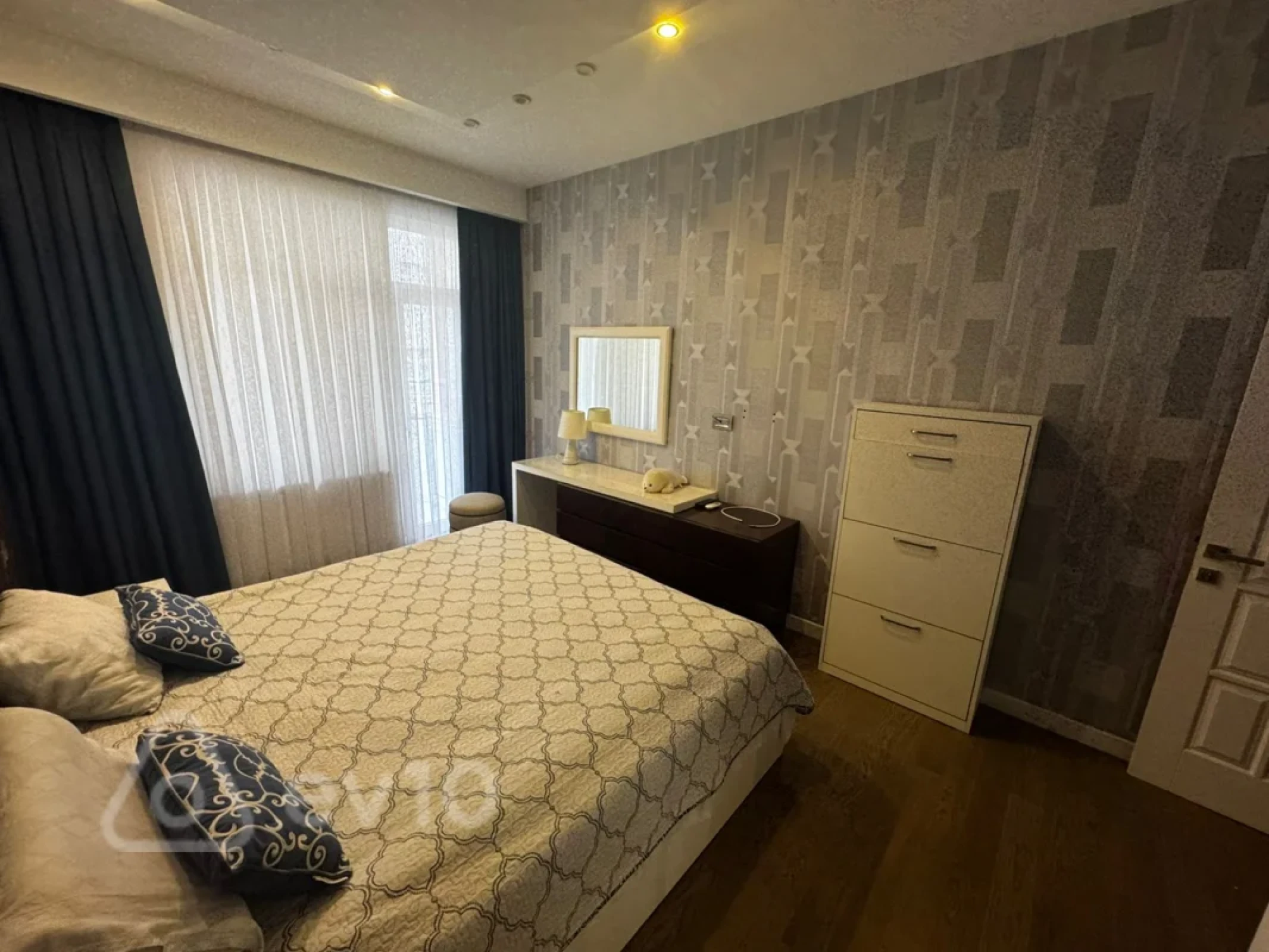 Kirayə verilir 3 otaqlı yeni tikili 130 m²