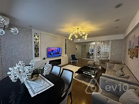 Kirayə verilir 3 otaqlı yeni tikili 130 m²