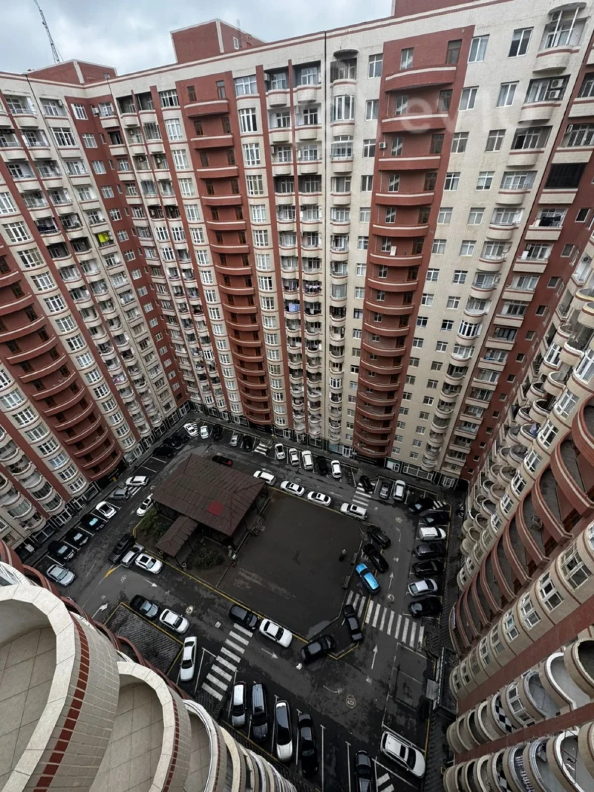 Kirayə verilir 3 otaqlı yeni tikili 130 m²