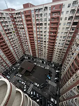 Kirayə verilir 3 otaqlı yeni tikili 130 m²