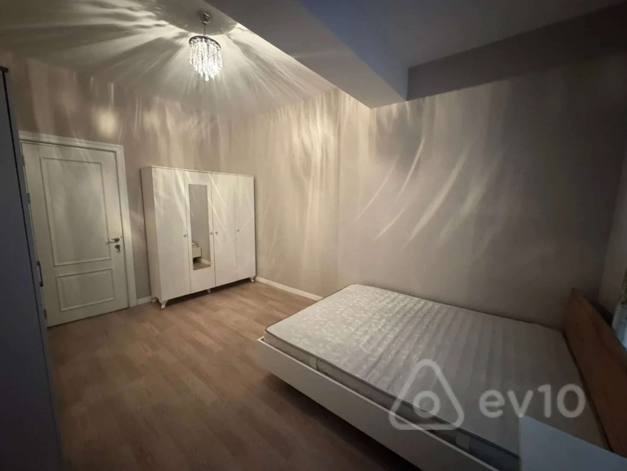 Kirayə verilir 2 otaqlı yeni tikili 90 m²