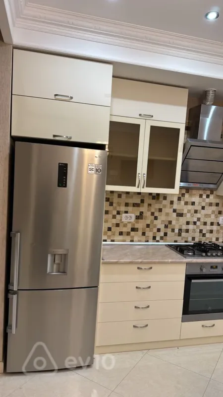 Kirayə verilir 3 otaqlı yeni tikili 95 m²