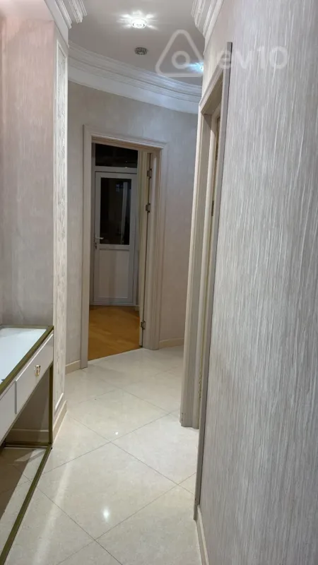 Kirayə verilir 3 otaqlı yeni tikili 95 m²