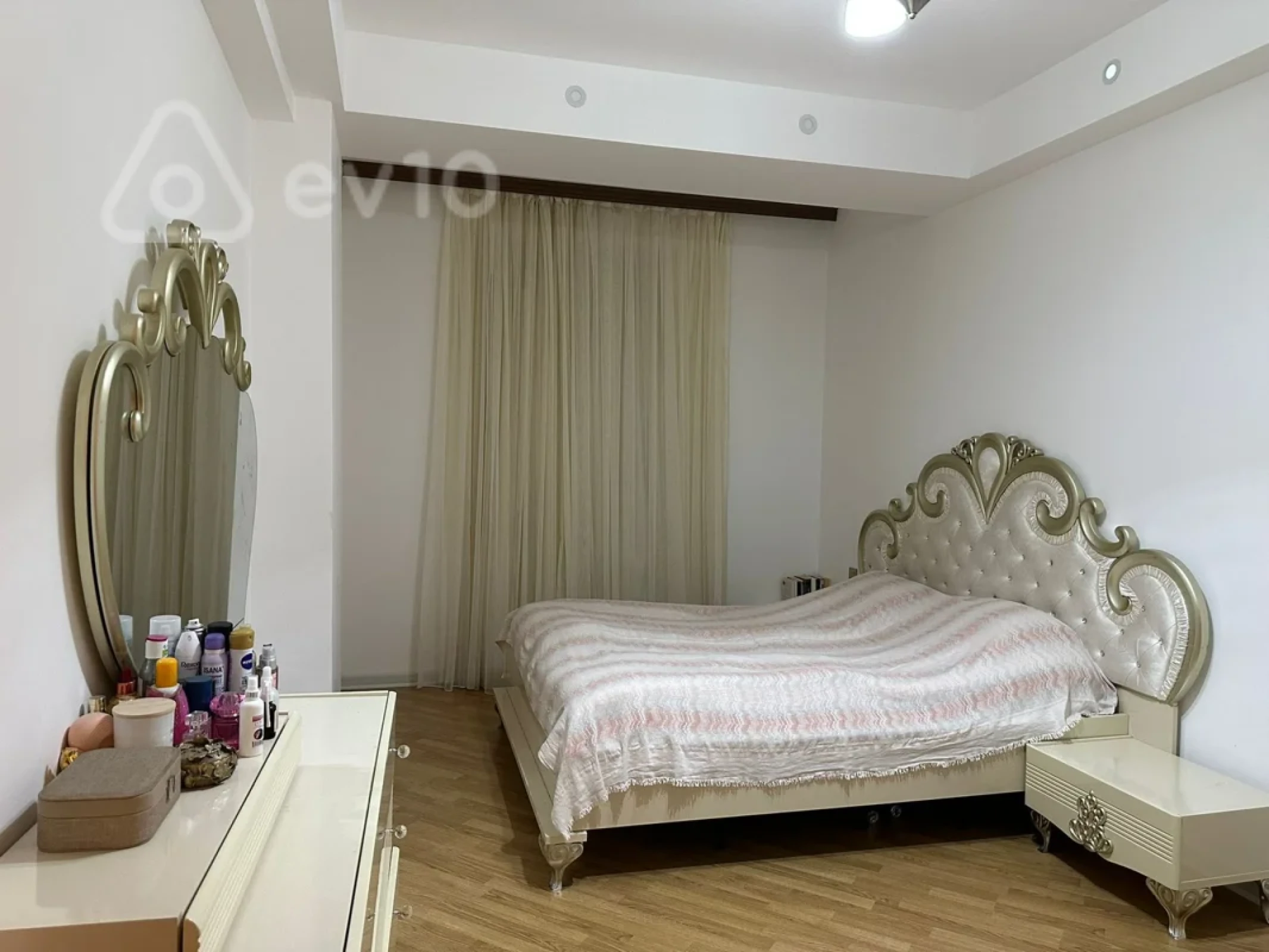 Kirayə verilir 2 otaqlı yeni tikili 70 m²