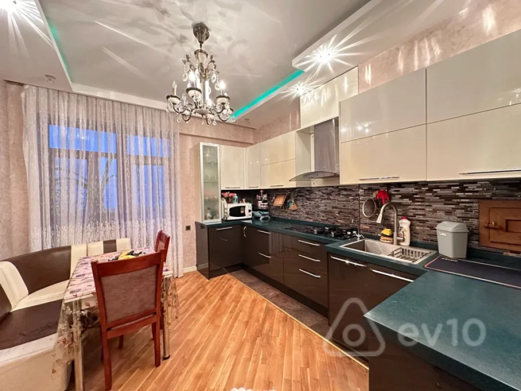 Satılır 3 otaqlı yeni tikili 140 m²
