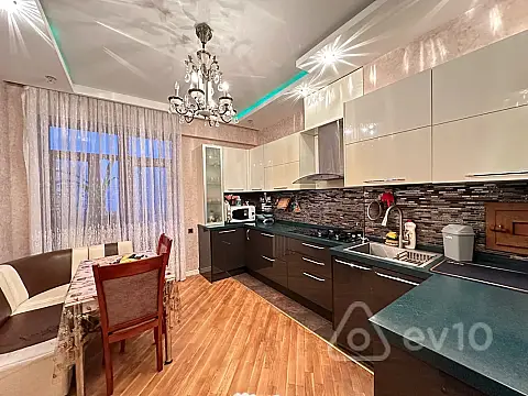 Satılır 3 otaqlı yeni tikili 140 m²