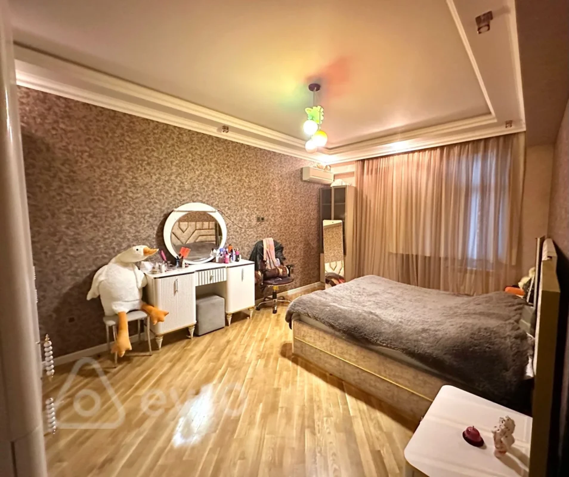 Satılır 3 otaqlı yeni tikili 140 m²