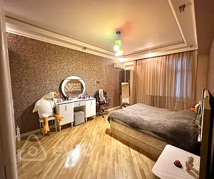 Satılır 3 otaqlı yeni tikili 140 m²