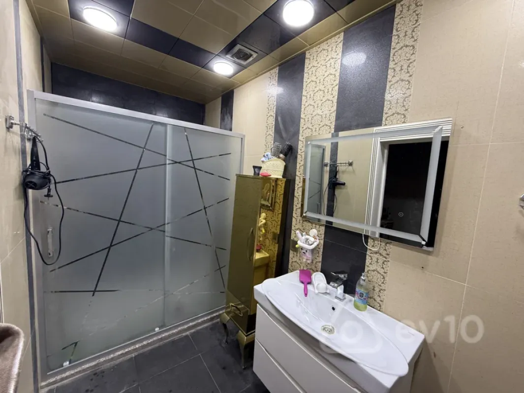 Satılır 3 otaqlı yeni tikili 140 m²