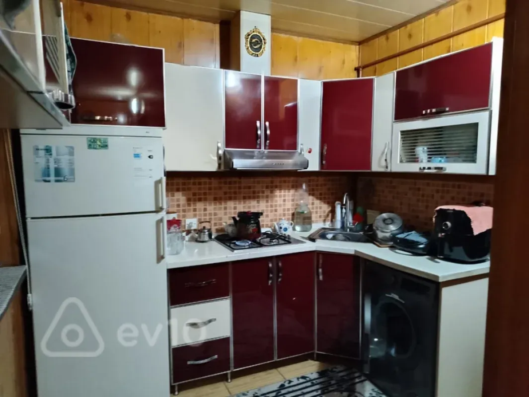 Satılır 5 otaqlı köhnə tikili 110 m²