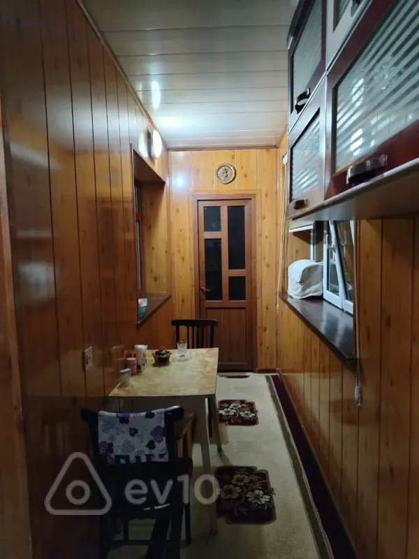 Satılır 5 otaqlı köhnə tikili 110 m²