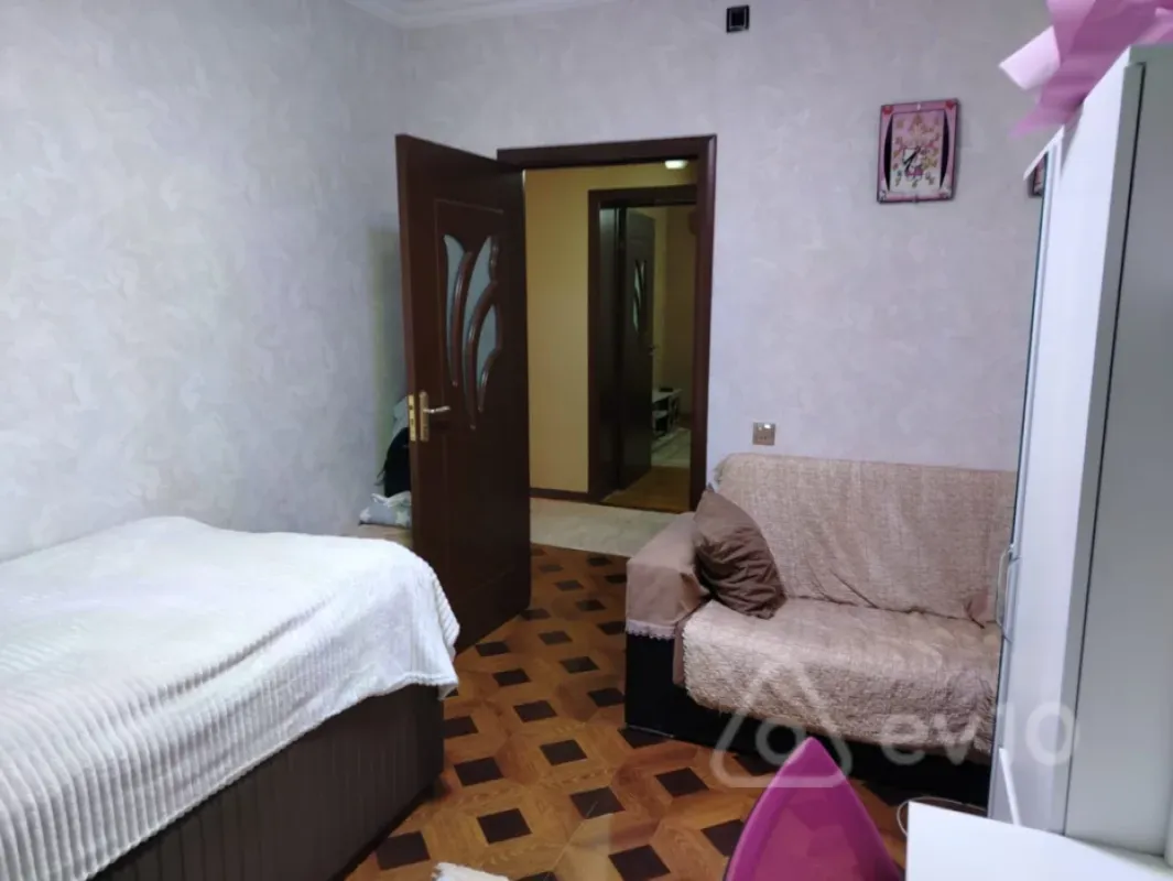 Satılır 5 otaqlı köhnə tikili 110 m²