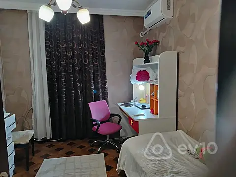 Satılır 5 otaqlı köhnə tikili 110 m²