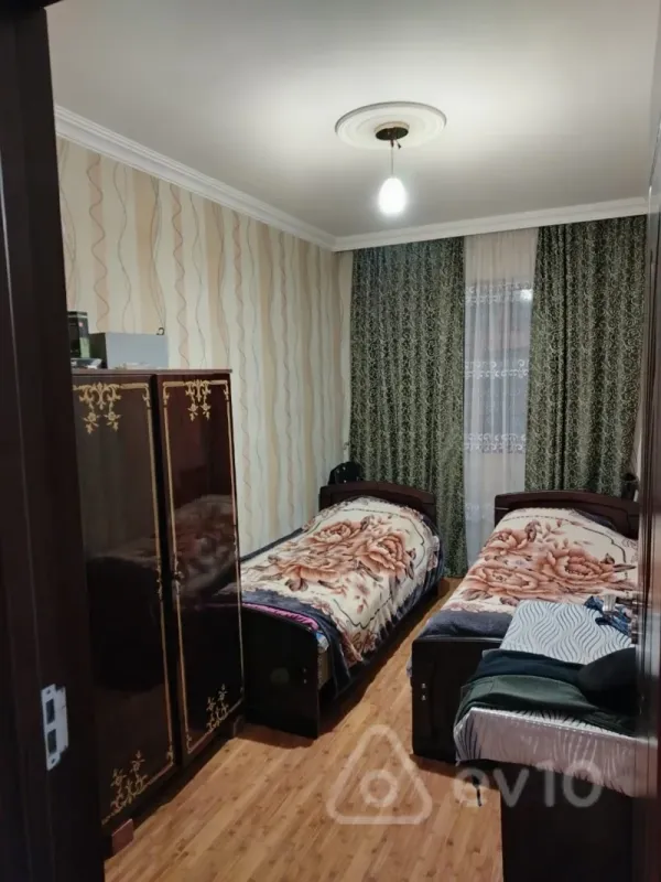 Satılır 5 otaqlı köhnə tikili 110 m²