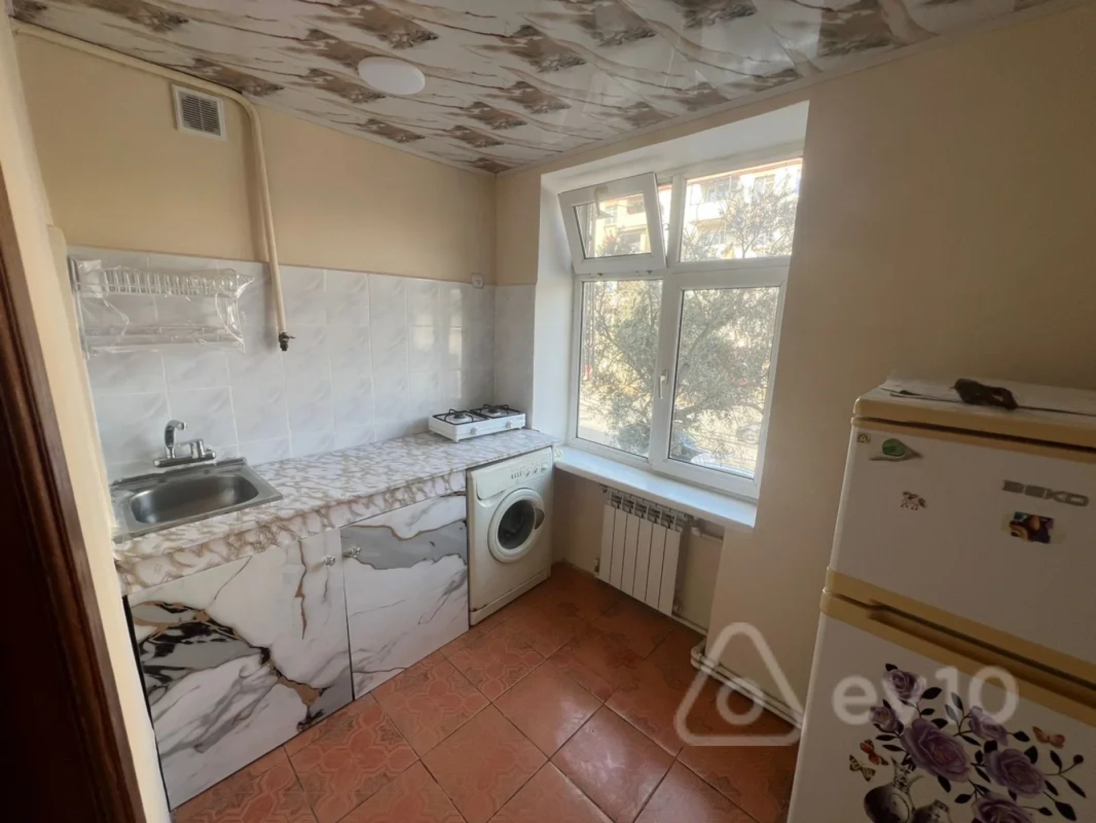 Kirayə verilir 2 otaqlı köhnə tikili 40 m²