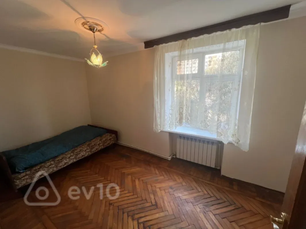 Kirayə verilir 2 otaqlı köhnə tikili 40 m²