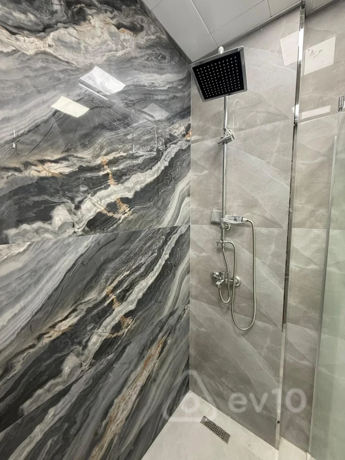 Kirayə verilir 2 otaqlı yeni tikili 50 m²