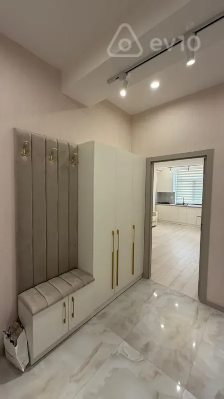 Kirayə verilir 2 otaqlı yeni tikili 55 m²