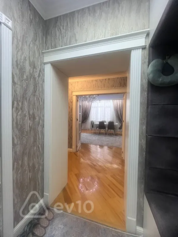 Kirayə verilir 3 otaqlı yeni tikili 110 m²