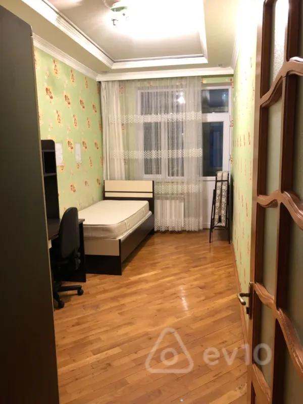 Kirayə verilir 3 otaqlı yeni tikili 120 m²