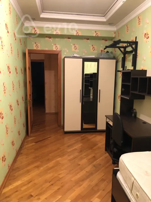 Kirayə verilir 3 otaqlı yeni tikili 120 m²