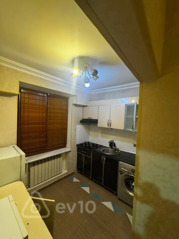 Kirayə verilir 2 otaqlı köhnə tikili 40 m²