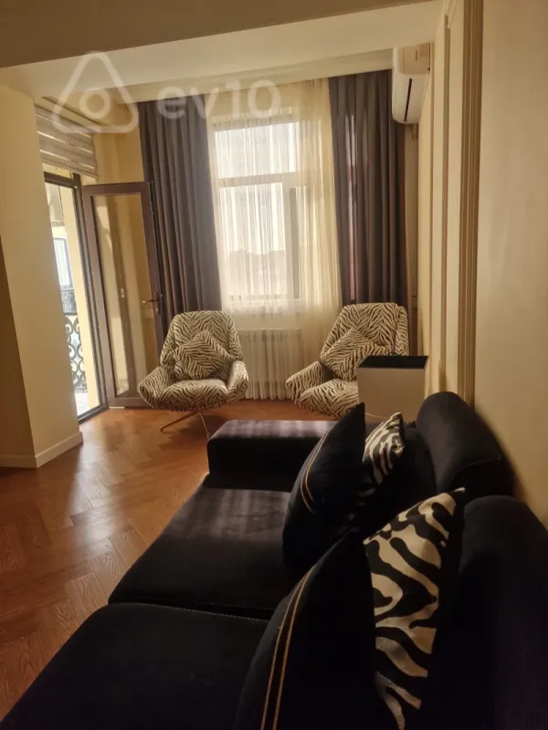 Kirayə verilir 3 otaqlı yeni tikili 93.5 m²