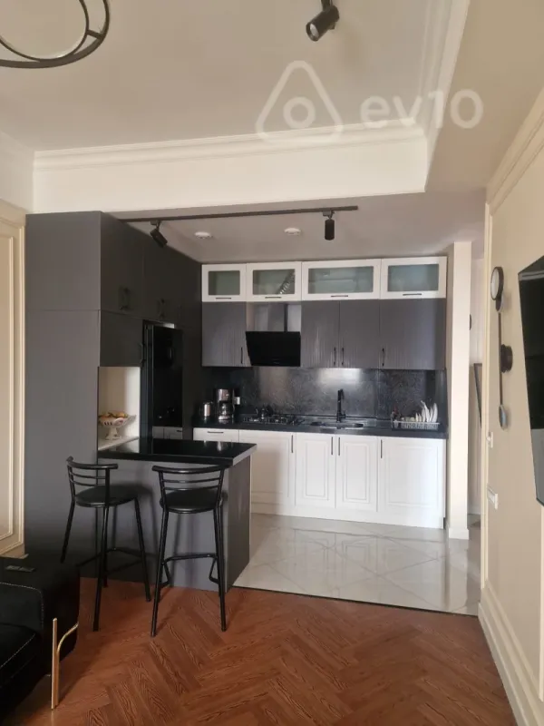 Kirayə verilir 3 otaqlı yeni tikili 93.5 m²