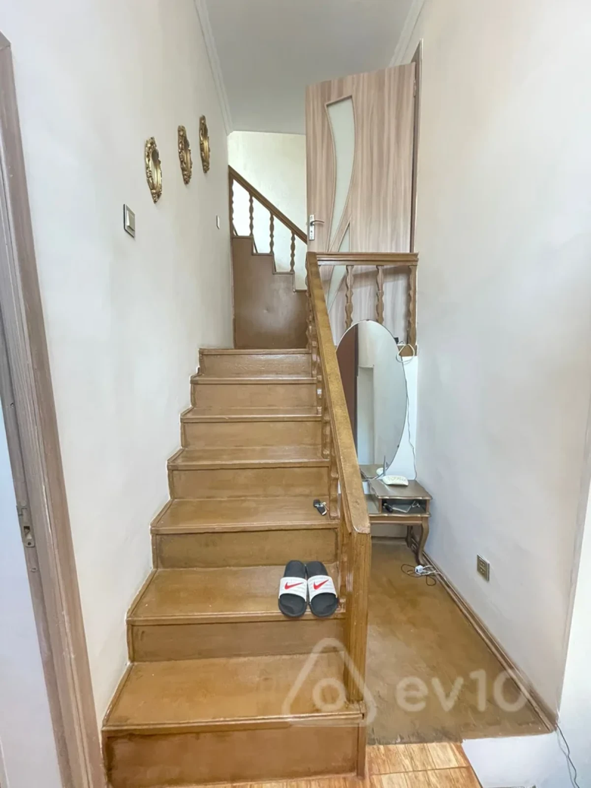 Satılır 5 otaqlı həyət evi 160 m²