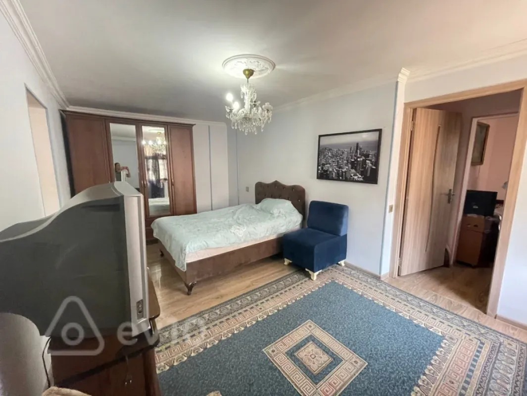 Satılır 5 otaqlı həyət evi 160 m²