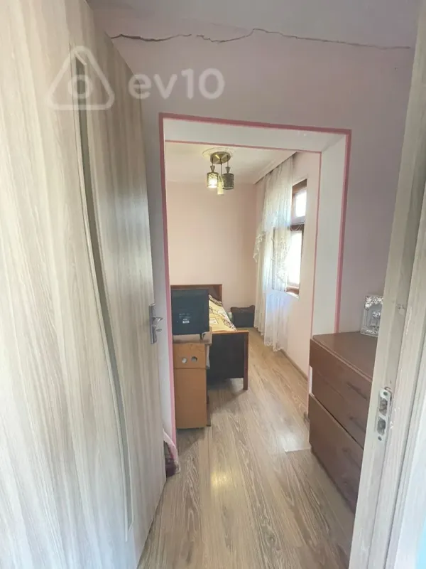 Satılır 5 otaqlı həyət evi 160 m²