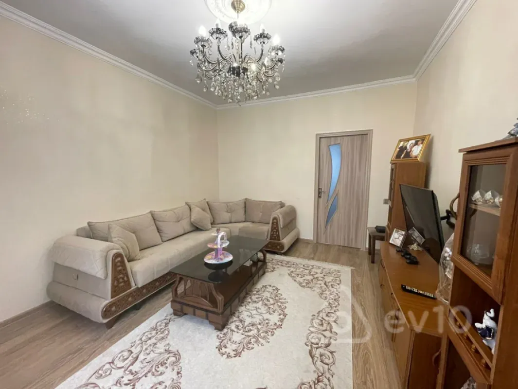 Satılır 5 otaqlı həyət evi 160 m²