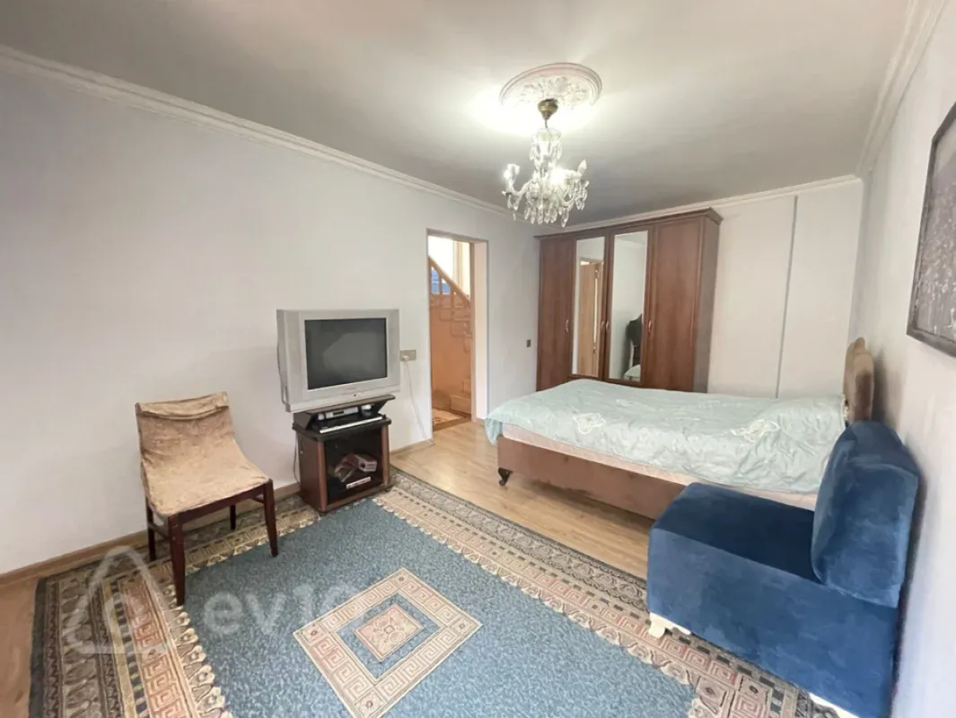 Satılır 5 otaqlı həyət evi 160 m²